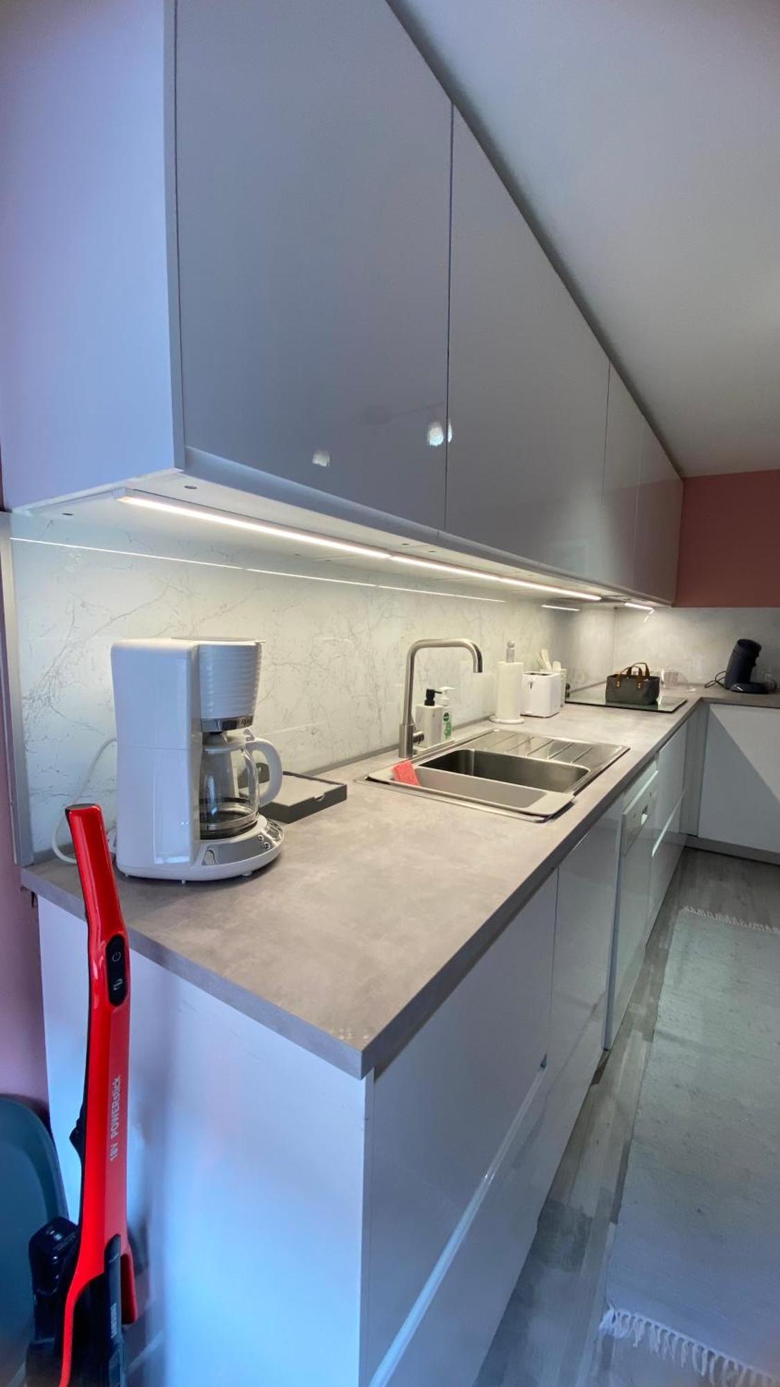 Next2Airport - Appartement House Of Lions Ransart ภายนอก รูปภาพ