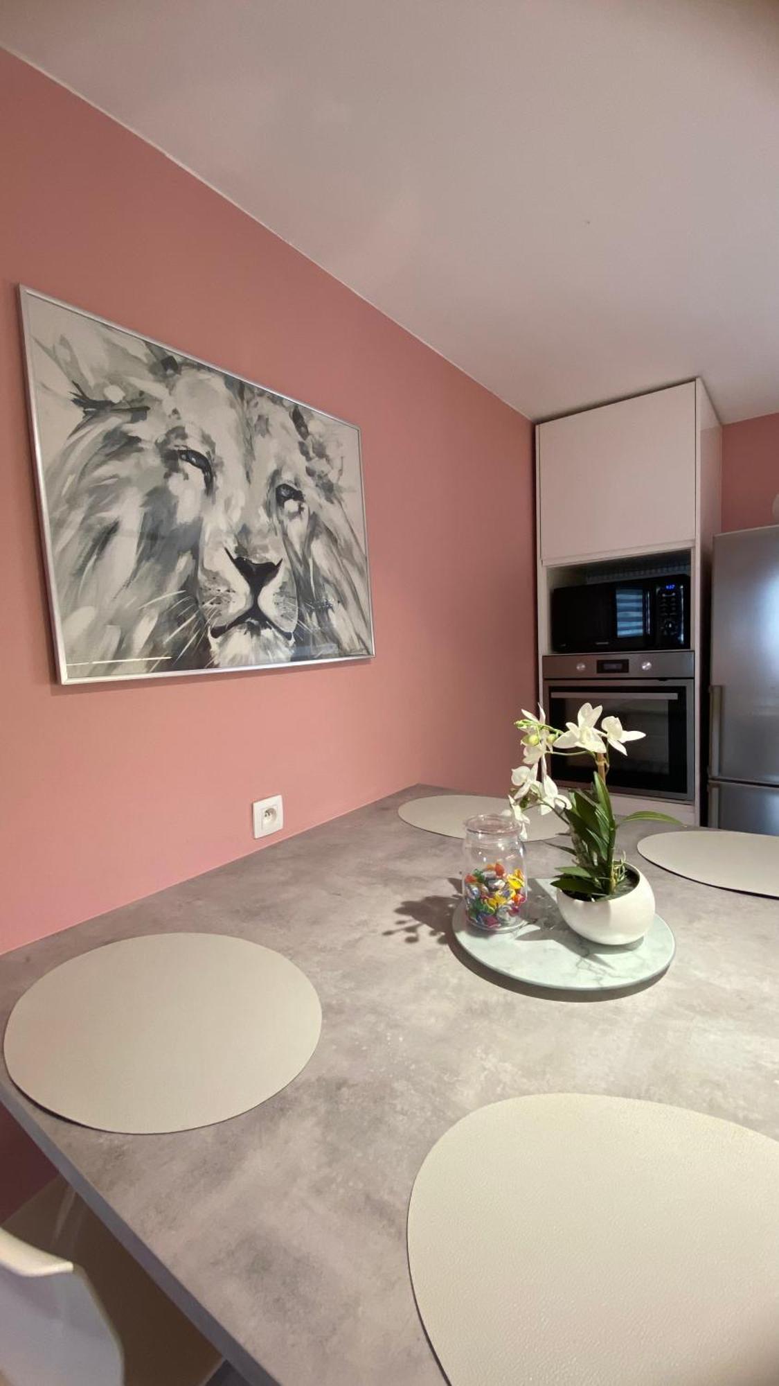 Next2Airport - Appartement House Of Lions Ransart ภายนอก รูปภาพ
